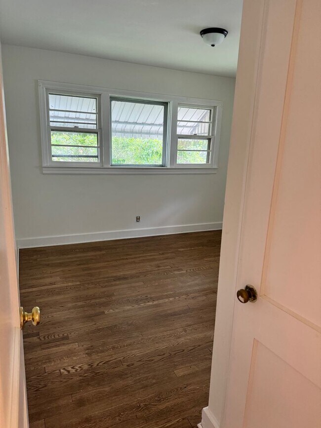 Building Photo - Cute 3 Br, 1 1/2 Bath home for rent