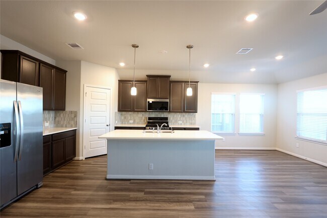 Building Photo - 1210 Oak Barrel Run