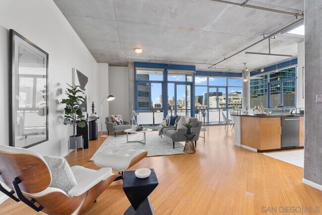 Building Photo - 527 Tenth Ave