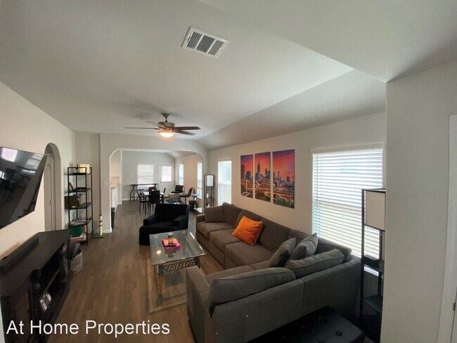 Building Photo - 3 br, 2 bath House - 991 Crossing Drive