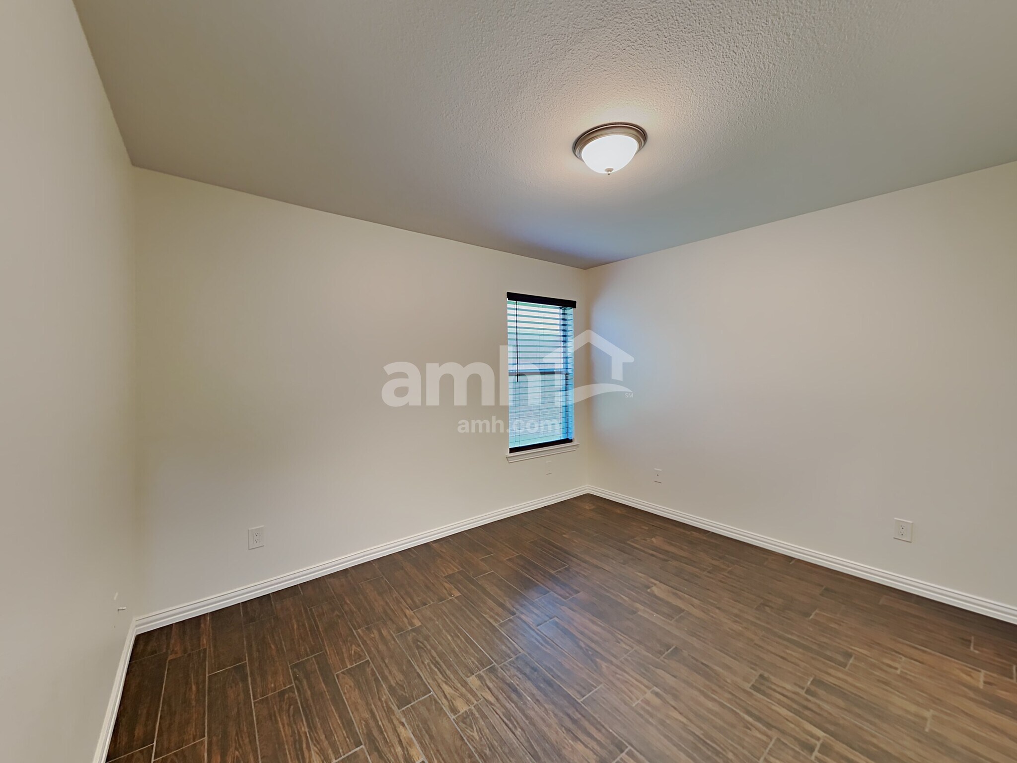 Building Photo - 2228 Coopers Hawk Ct