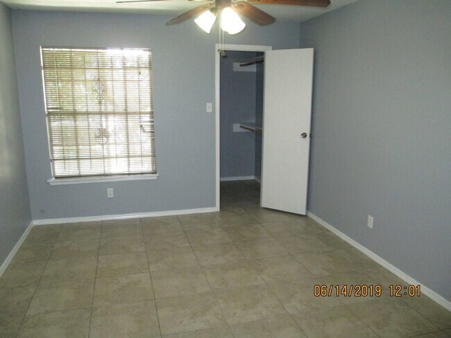 Building Photo - 7400 Bellerive Dr