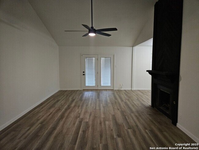 Building Photo - 4 Bedroom one story in Silver Creek