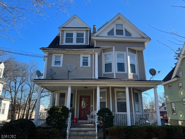 Building Photo - 43 S Willow St