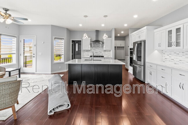 Building Photo - 18765 Larimore St