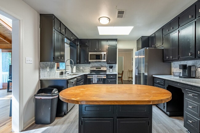 Building Photo - 2431 Weatherford Ct