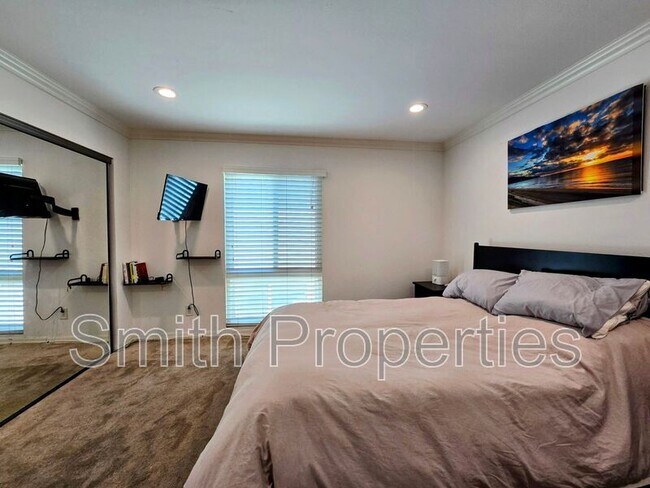 Building Photo - 320 Hermosa Ave