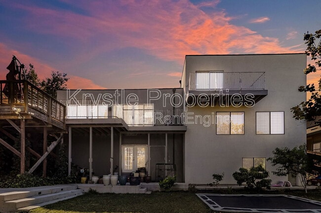 Building Photo - 12 Elna Dr