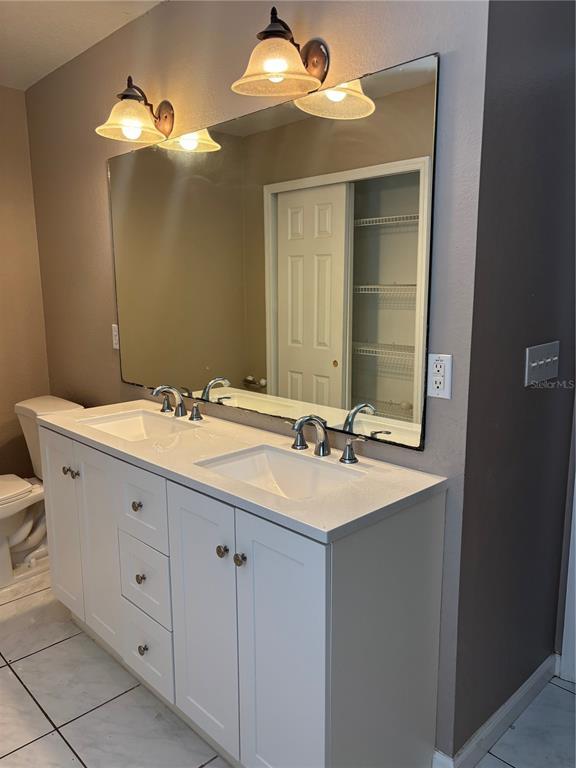 Building Photo - 510 S Cedar Ave