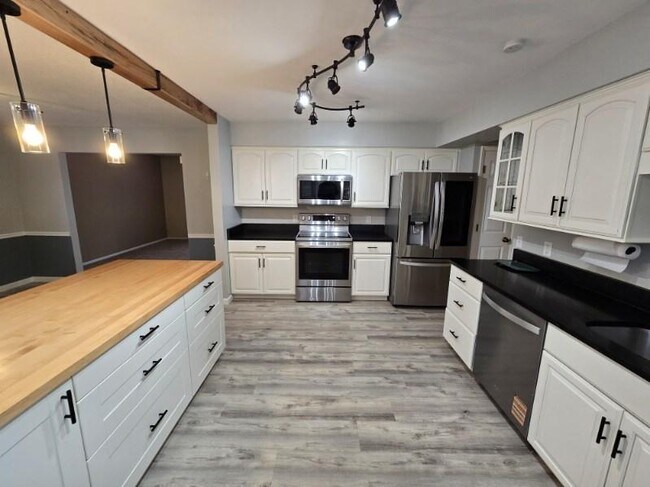 Building Photo - 5109 Coachman Rd