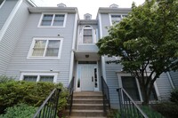 Building Photo - Updated - 2BD/2BA on 2nd floor with Balcony!