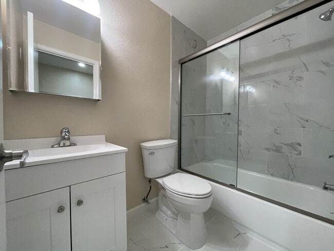 Building Photo - 1010 Grant Ave