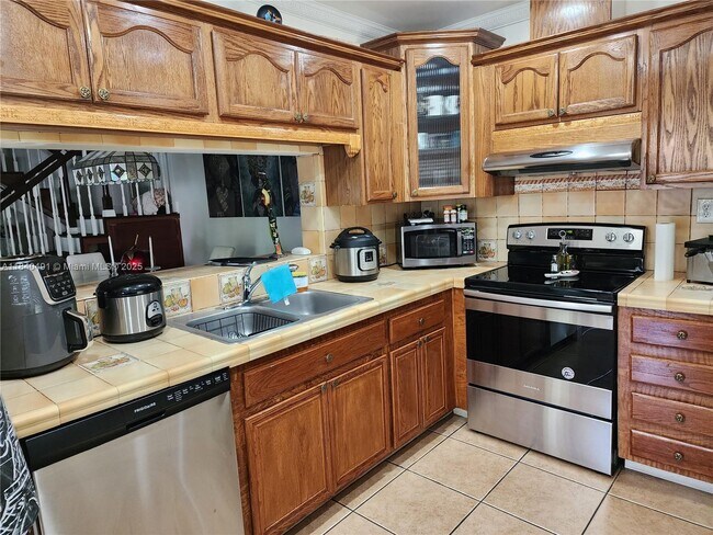Building Photo - 5975 SW 137th Ave