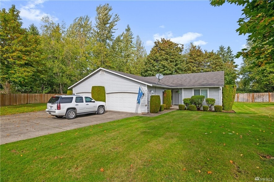 Right side for rent - 9928 148th Street Ct E