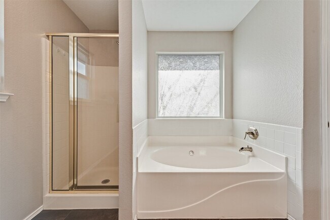 Building Photo - 6902 Kara Pl