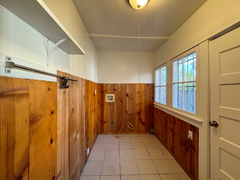 Building Photo - 1183 N Normandie Ave