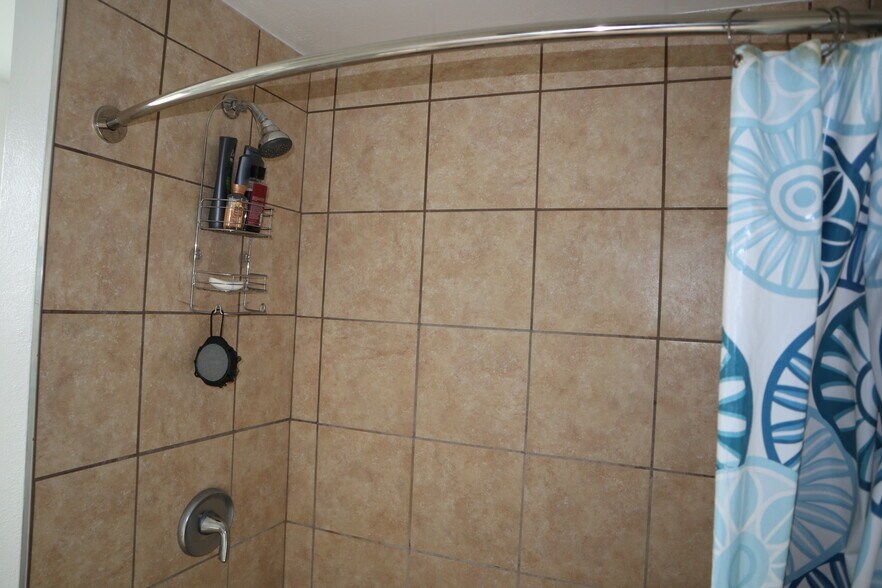 Building Photo - 831 6th St