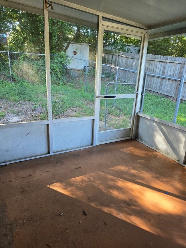 Building Photo - Adorable 2/1.5 in Beverly Hills!!!