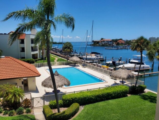 Building Photo - 106 1st St E