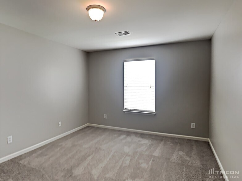 Building Photo - 1012 Pittman Dr