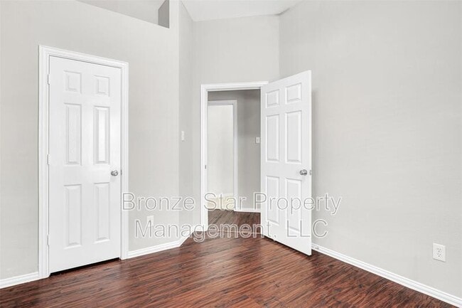 Building Photo - 2827 Rosewood Blvd