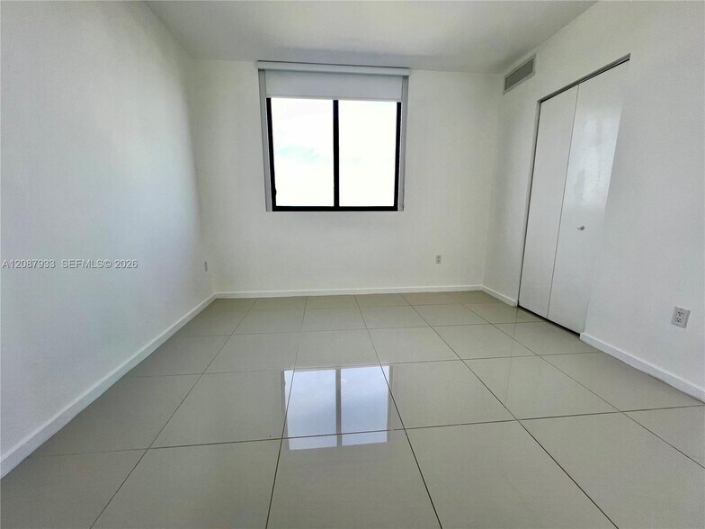 Building Photo - 5300 Paseo Blvd