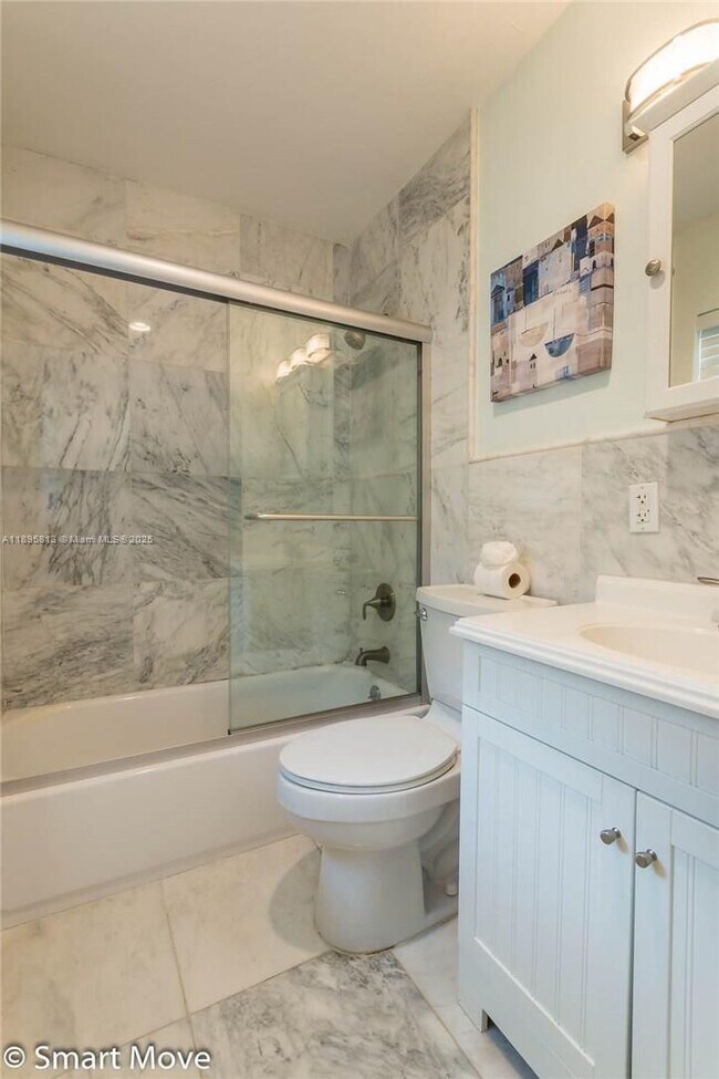 Building Photo - 417 NE 17th Ave