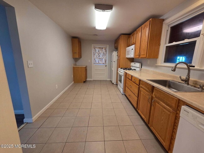 Building Photo - 219 Dock St