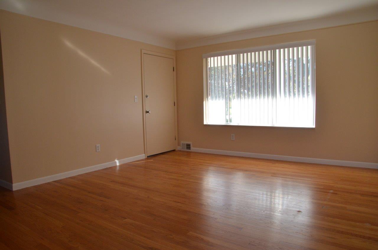 Livingroom - 5445 Chicago Rd