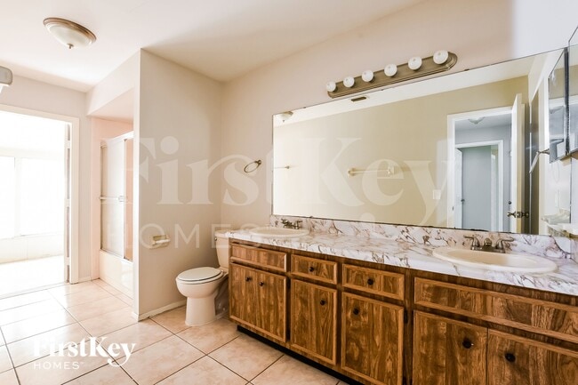 Building Photo - 1701 Freeman Dr