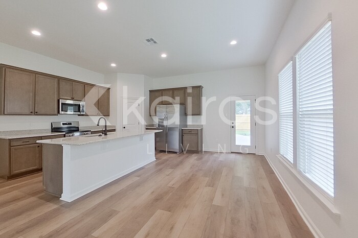 Building Photo - 206 Carencro St