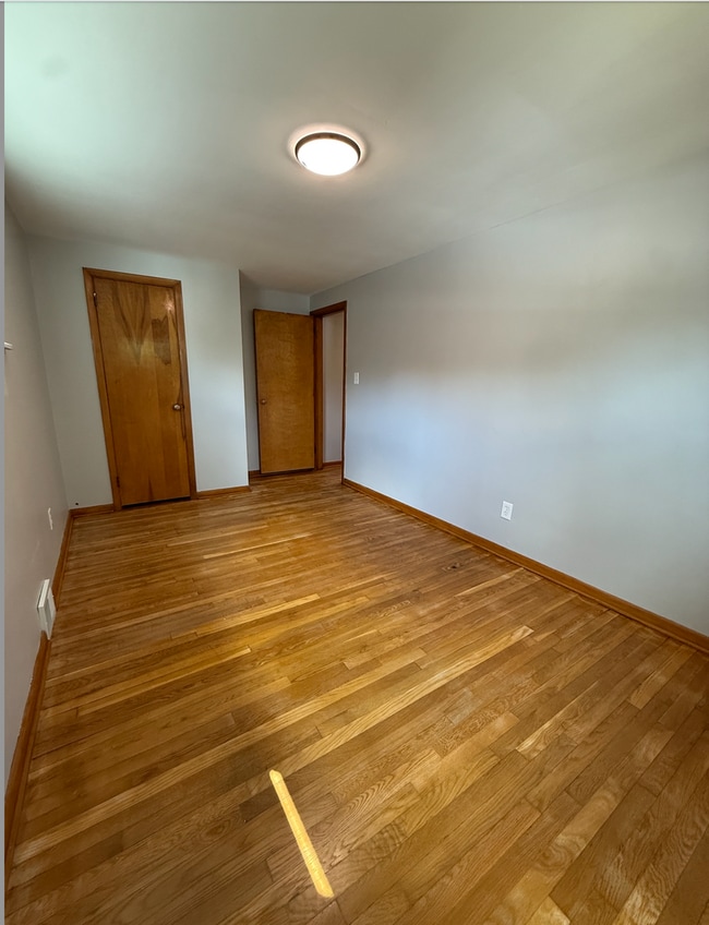 Building Photo - Adorable 3 Bedroom, 2 Bathroom Home with Garage & Off-Street Parking