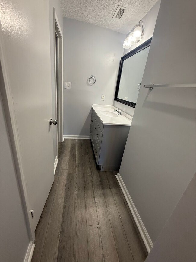 Building Photo - Stunning 3 Bedroom 2.5 Townhome Located in...