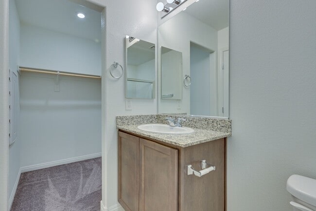 Building Photo - SE!!  Gated!! Community Pool!! Clubhouse!! Fitness Center!! Up Graded Appliances!!! 2 Car Garage!!
