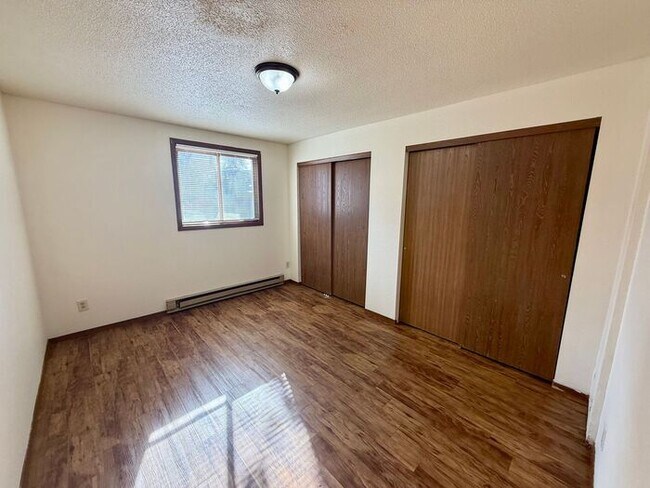 Building Photo - Cozy 2 Bed/1 Bath Apartment in North Loveland. New Wood Floors! RENT INCLUDES: Gas/Water/Sewer/Trash