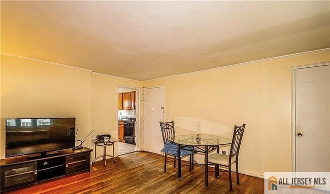 Building Photo - 28B Garfield Park