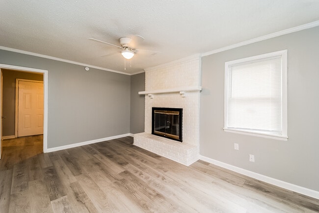 Building Photo - Impressive Home In Ladson