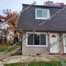 Building Photo - Updated 3 Bedroom Duplex