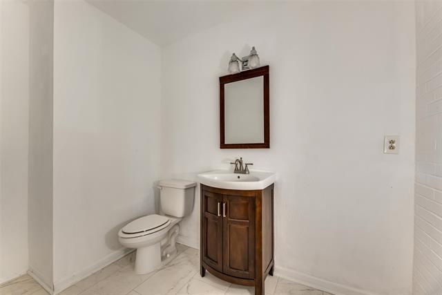 Building Photo - 7759 Royal Ln