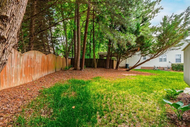 Building Photo - Charming 4-Bedroom with Backyard Retreat i...