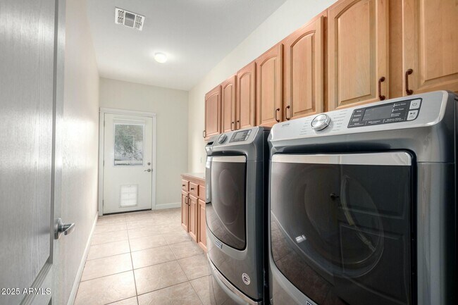 Building Photo - 9768 W Prospector Dr