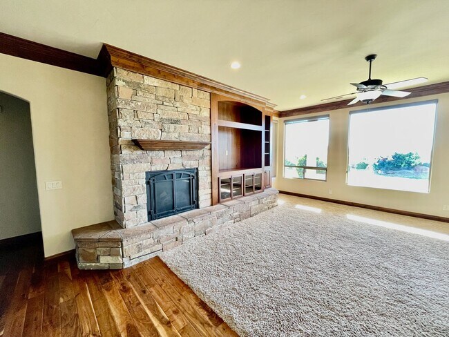 Building Photo - Beautiful Pet-Friendly Home on Green Springs Golf Course