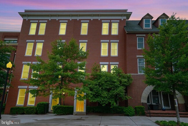 Building Photo - 2110 Potomac Ave