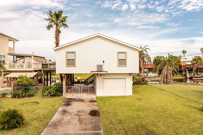 Building Photo - 16530 Bermuda Way