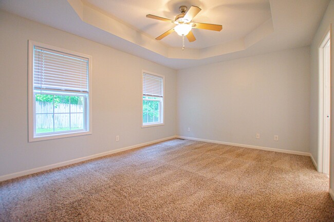 Building Photo - Pet Friendly Three Bedroom!