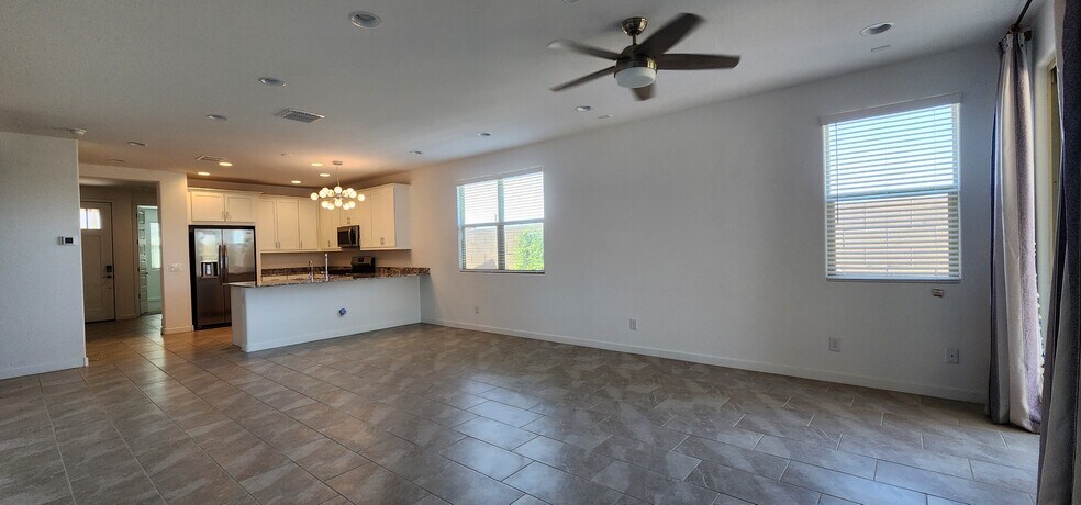 Spacious Family Room - 2192 W Sierra Sunset Trl