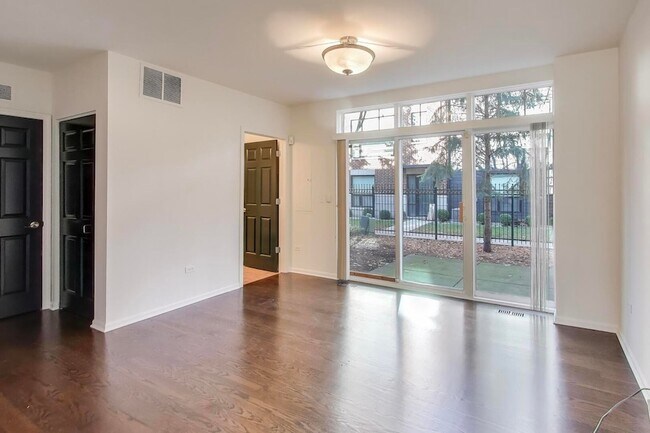 Building Photo - 513 Grove Ln