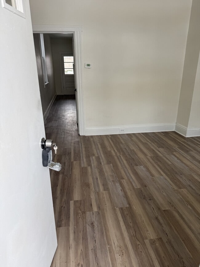 Building Photo - 532 Vermont Ave