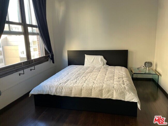 Building Photo - 1645 Vine St