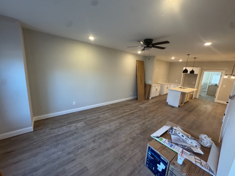 Building Photo - 267 W Spring St